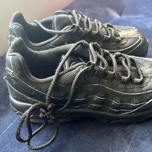 Black airmax size 2y